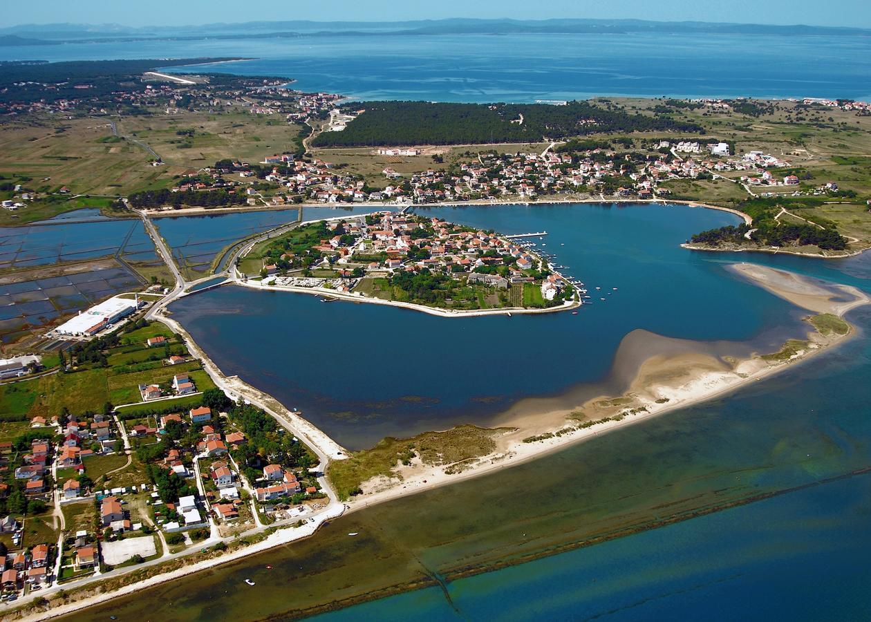 Apartments Dominique Nin Eksteriør bilde